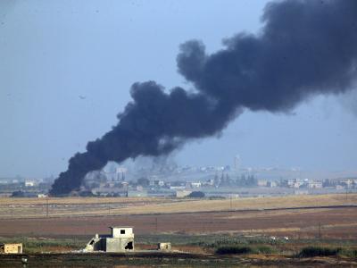 Rauch steigt bei einer Militäroffensive gegen kurdische Milizen in Nordsyrien auf. Militäroffensive