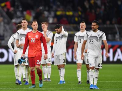 Gang in die Kurve: Die DFB-Elf bedankt sich bei den Fans in Dortmund. DFB-Elf