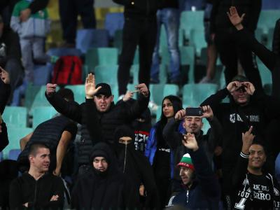 Eine Schande für den Fußball: Bulgarische Fans beim Spiel gegen England. Bulgarien-Anhänger