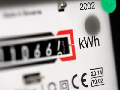 Vergleichsportale gehen von steigenden Strompreisen aus. Neben dem Anstieg der EEG-Umlage zeichneten sich auch bei den übrigen Preisbestandteilen Erhöhungen ab. Stromzähler
