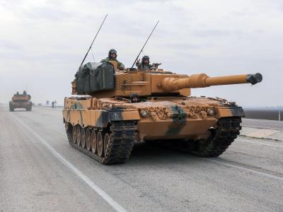 Ein türkischer Panzer vom Typ Leopard 2A4 in der Nähe der syrischen Grenze. Leopard 2A4