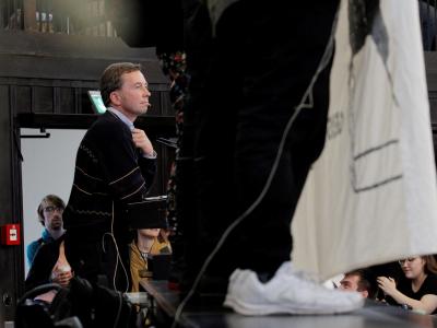 Bernd Lucke versucht in einem Hörsaal der Uni Hamburg seine Antritts-Vorlesung zu halten. Protest gegen Lucke-Vorlesung