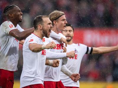 Die Spieler des 1. FC Köln freuen sich über den Treffer zum 3:0-Endstand gegen Paderborn. Deckel drauf