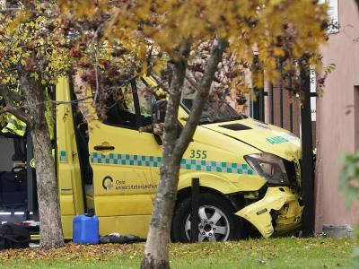 Bei dem Unfall sind mehrere Menschen verletzt worden. Unfall mit gestohlenen Krankenwagen in Oslo