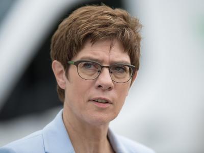 Annegret Kramp-Karrenbauer versucht einen internationalen Militäreinsatz in einem der gefährlichsten Konfliktgebiete der Welt zu initiieren. Kramp-Karrenbauer