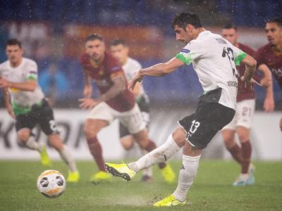 Lars Stindl sorgte vom Elfmeterpunkt für das Gladbacher Last-Minute-Remis bei AS Rom. Lars Stindl