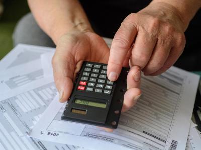 Die seit 2005 erhobene Rentensteuer trifft jedes Jahr mehr Ruheständler. Steuererklärung