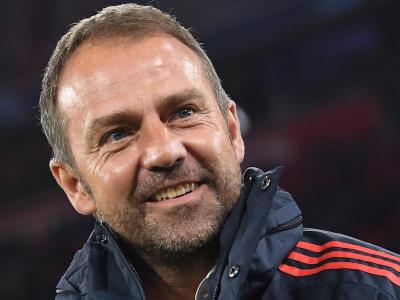 Hansi Flick kann sich freuen: Sein erstes Spiel als Interimstrainer der Bayern ist ein Sieg. Hansi Flick