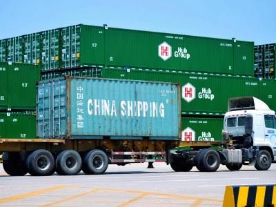 Nur gut ein Viertel der deutschen Unternehmen glaubt noch daran, im laufenden Jahr ihre Geschäftsziele in China erreichen zu können. Container