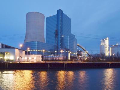 Das Kraftwerk Datteln 4 am Ufer des Datteln-Hamm-Kanals. Kraftwerk Datteln