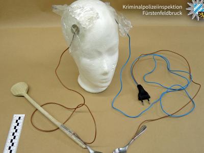 Das Foto zeigt eine Apparatur, mit der sich Frauen Stromstöße verabreicht haben. Auftakt im Prozess gegen 30-Jährigen