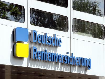 Der Eingang zur Deutschen Rentenversicherung am Hohenzollerndamm in Berlin. Rentenversicherung