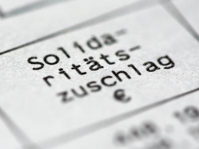 Der volle Solidaritätszuschlag soll nur noch von den reichsten 3,5 Prozent der Steuerzahler gezahlt werden. Soli-Pläne im Bundestag