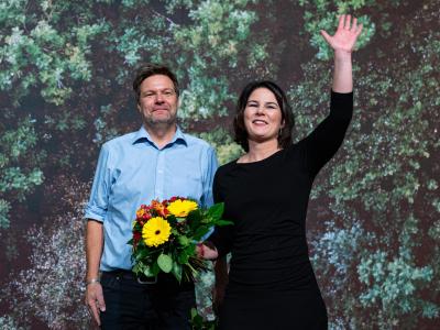 Robert Habeck und Annalena Baerbock sind auf dem Parteitag von Bündnis 90/Die Grünen mit deutlichem Ergebnis als Bundesvorsitzende wiedergewählt worden. Chefs