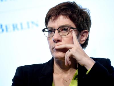 CDU-Chefin Annegret Kramp-Karrenbauer: «Der Koalitionsvertrag gilt». Annegret Kramp-Karrenbauer