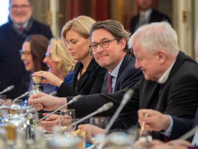 Andreas Scheuer (2.v.r.), Bundesminister für Verkehr und digitale Infrastruktur, bei der Regierungsklausur in Meseberg: «Eine lückenlose Versorgung mit Mobilfunk ist überfällig.». Digitalklausur des Bundeskabinetts
