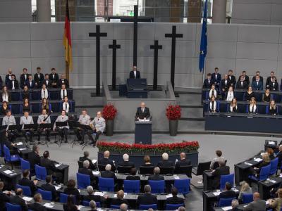 Wolfgang Schneiderhan, Prädident des Volksbundes Deutsche Kriegsgräberfürsorge, spricht bei der zentralen Gedenkfeier zum Volkstrauertag im Bundestag. Gedenkfeier