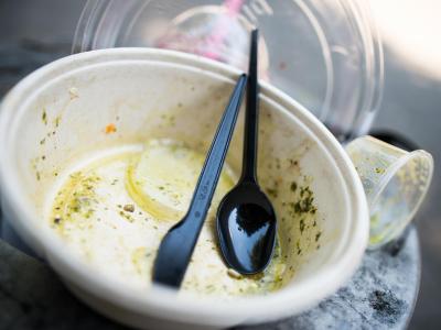 Im Jahr 2017 fielen in Deutschland 18,7 Millionen Tonnen Verpackungsmüll - rechnerisch waren das 226,5 Kilogramm pro Person. Plastikmüll