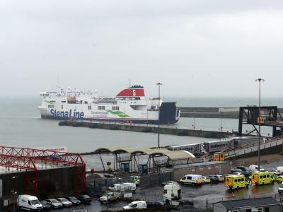 Rettungskräfte warten am Hafen von Rosslare Europort auf die Ankunft der Stena-Fähre aus Frankreich. Migranten in Irland