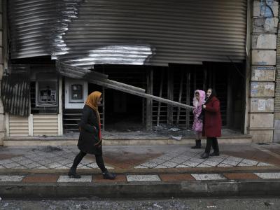Eine ausgebrannte Bankfiliale in einem Vorort von Teheran erinnert an die Proteste und Ausschreitungen in den vergangen Tagen im Iran. Proteste im Iran