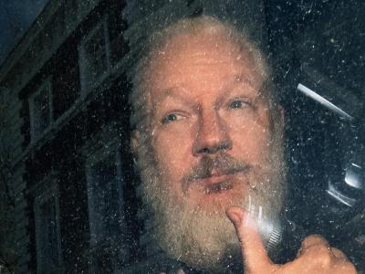 Mehr als 60 Ärzte haben britischen Medienberichten zufolge eine dringende medizinische Behandlung von Wikileaks-Gründer Julian Assange gefordert. Julian Assange