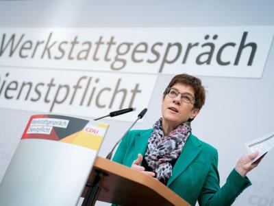 In der CDU ist die Begeisterung über die Vorschläge von Parteichefin Kramp-Karrenbauer zu einem verpflichtenden Dienstjahr überschaubar. Kramp-Karrenbauer
