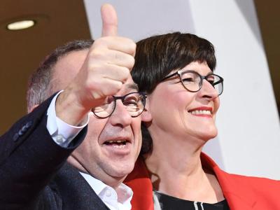 Die neue SPD-Spitze: Norbert Walter-Borjans und Saskia Esken freuen sich über das Ergebnis. Neue SPD-Spitze