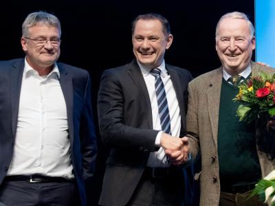 Jörg Meuthen (l-r), Tino Chrupalla und Alexander Gauland beim Parteitag in Braunschweig. AfD-Bundesparteitag