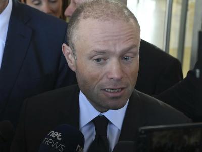 Maltas Premierminister Joseph Muscat spricht mit Reportern. Premierminister Muscat