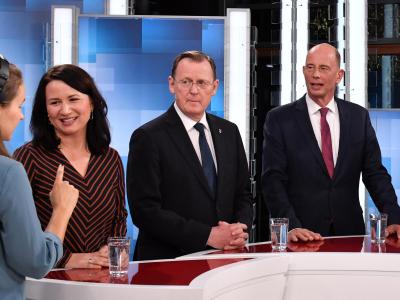 Anja Siegesmund von den Grünen, Ministerpräsident Bodo Ramelow (Die Linke) und Wolfgang Tiefensee von der SPD bei einer TV-Debatte vor der Wahl im Oktober. Wieder Rot-Rot-Grün in Thüringen?
