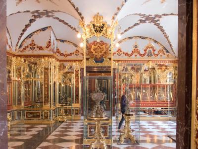 Das Juwelenzimmer im Historischen Grünen Gewölbe im Dresdner Schloss der Staatlichen Kunstsammlungen Dresden (SKD). Verbliebene Juwelen im Grünen Gewölbe werden restauriert