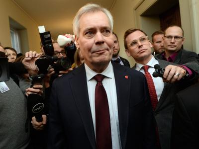 Antti Rinne tritt nach nur sechs Monaten als Ministerpräsident von Finnland zurück. Regierungskrise in Finnland