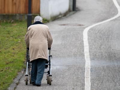 Laut einer aktuellen Umfrage hat sich in weiten Teilen der Bevölkerung die Erkenntnis durchgesetzt, dass die gesetzliche Rente im Ruhestand eher nicht ausreichen wird. Altersarmut