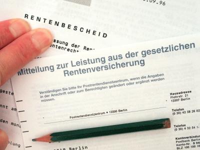 Egmont Kulosa, Richter am Bundesfinanzhof, hatte jüngst in einem Kommentar für einen juristischen Fachdienst die Rentenbesteuerung als verfassungswidrig bezeichnet. Rentenbescheid
