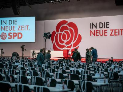 Der SPD-Parteitag wird eine Entscheidung über die GroKo wohl vermeiden. Vorbereitung SPD-Parteitag