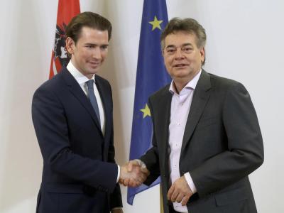 ÖVP-Chef Sebastian Kurz (l) und Grünen-Chef Werner Kogler haben sich auf ein Regierungsbündnis geeinigt. Kurz und Kogler in Wien