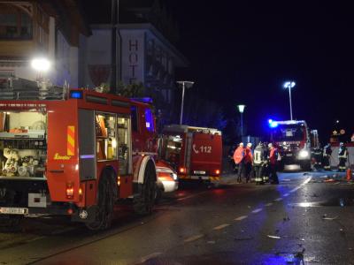 Einsatzkräfte der Freiwilligen Feuerwehr sichern die Unfallstelle in Luttach. Unfall in Luttach