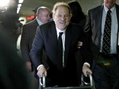 Mit Gehhilfe: Harvey Weinstein kommt am Obersten Gericht des Bundesstaates New York in Manhattan an. Ex-Filmmogul