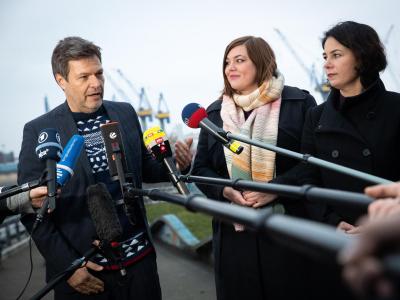 Der Grünen-Vorsitzende Robert Habeck, die Hamburger Spitzenkandidatin Katharina Fegebank und die Vorsitzende Annalena Baerbock nach dem Beginn der Jahresauftakt-Klausur. Klausur Grünen-Bundesvorstand