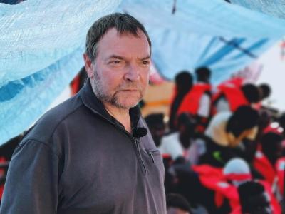 Kapitän Claus-Peter Reisch auf dem Deck des Rettungsschiffes «Eleonore». Claus-Peter Reisch