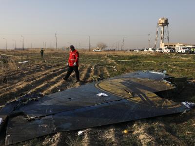 Die Maschine der Ukraine International Airlines stürzte am frühen Mittwochmorgen nach dem Start nahe Teheran ab. Flugzeug soll von Rakete getroffen worden sein