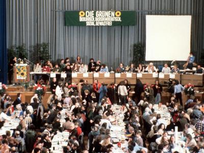 Am 13. Januar 1980 gründeten gut 1000 Delegierte in Karlsruhe die Bundes-Grünen. Die Grünen werden 40