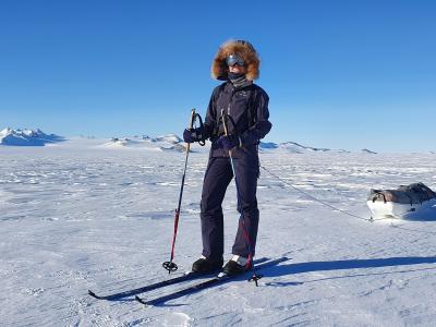 Auf Skiern und nur mit einem Zugschlitten für ihr Gepäck hat Anja Blacha nach 1400 Kilometern den Südpol erreicht. Anja Blacha