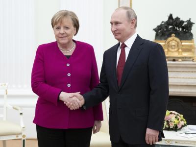 Russlands Präsident Putin empfängt Kanzlerin Merkel im Kreml in Moskau. Putin empfängt Merkel im Kreml