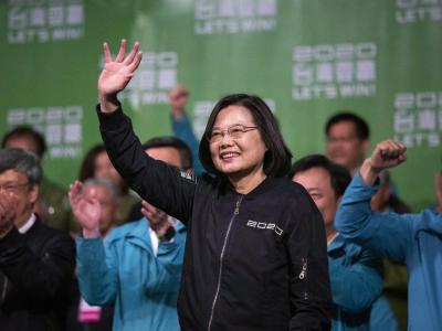 Mit einem klaren Sieg für die chinakritische Präsidentin Tsai Ing-wen haben die Taiwaner der kommunistischen Führung in Peking eine Abfuhr erteilt. Taiwans Präsidentin Tsai Ing-wen