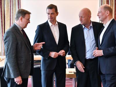Ministerpräsident Bodo Ramelow (Linke) und die Parteivorsitzenden Mike Mohring (CDU), Thomas Kemmerich (FDP) und Wolfgang Tiefensee (SPD) treffen zum Gespräch. Regierungsbildung in Thüringen