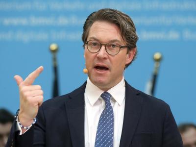 Bundesverkehrsminister Andreas Scheuer (CSU) verspricht das «Jahrzehnt der Schiene». Bund und Deutsche Bahn unterzeichnen Vereinbahrung