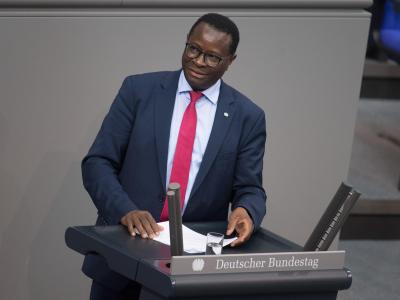 Karamba Diaby (SPD) im Bundestag: Das Büro des Abgeordneten in Halle ist beschossen worden. Karamba Diaby