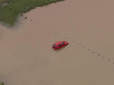 Im australischen Bundesstaat Queensland überflutete der Regen Autobahnen und Straßen. Überflutung