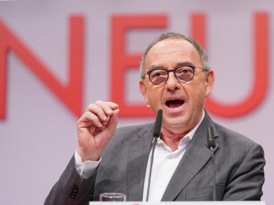 SPD-Chef Norbert Walter-Borjans fordert eine Ausweitung der geplanten Grundrente über den Koalitionskompromiss hinaus. Norbert Walter-Borjans